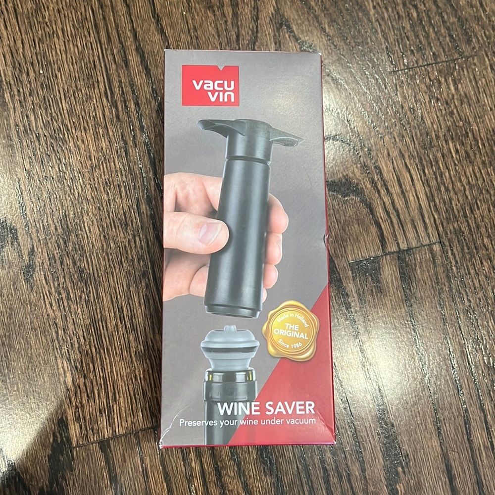 👗New in box wine saver vacuvin